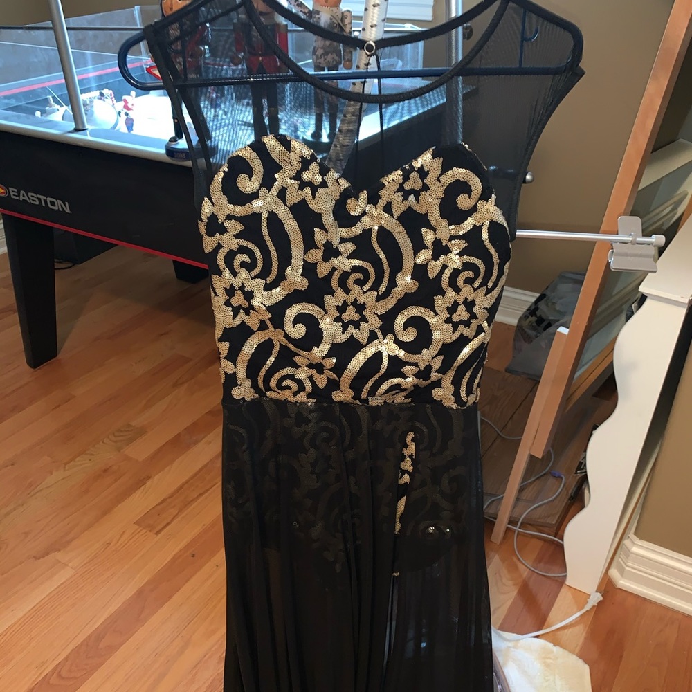 Dance costume (dress)